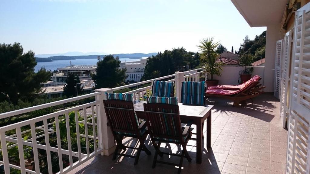 Apartments Mare 2 Hvar Town Exterior photo
